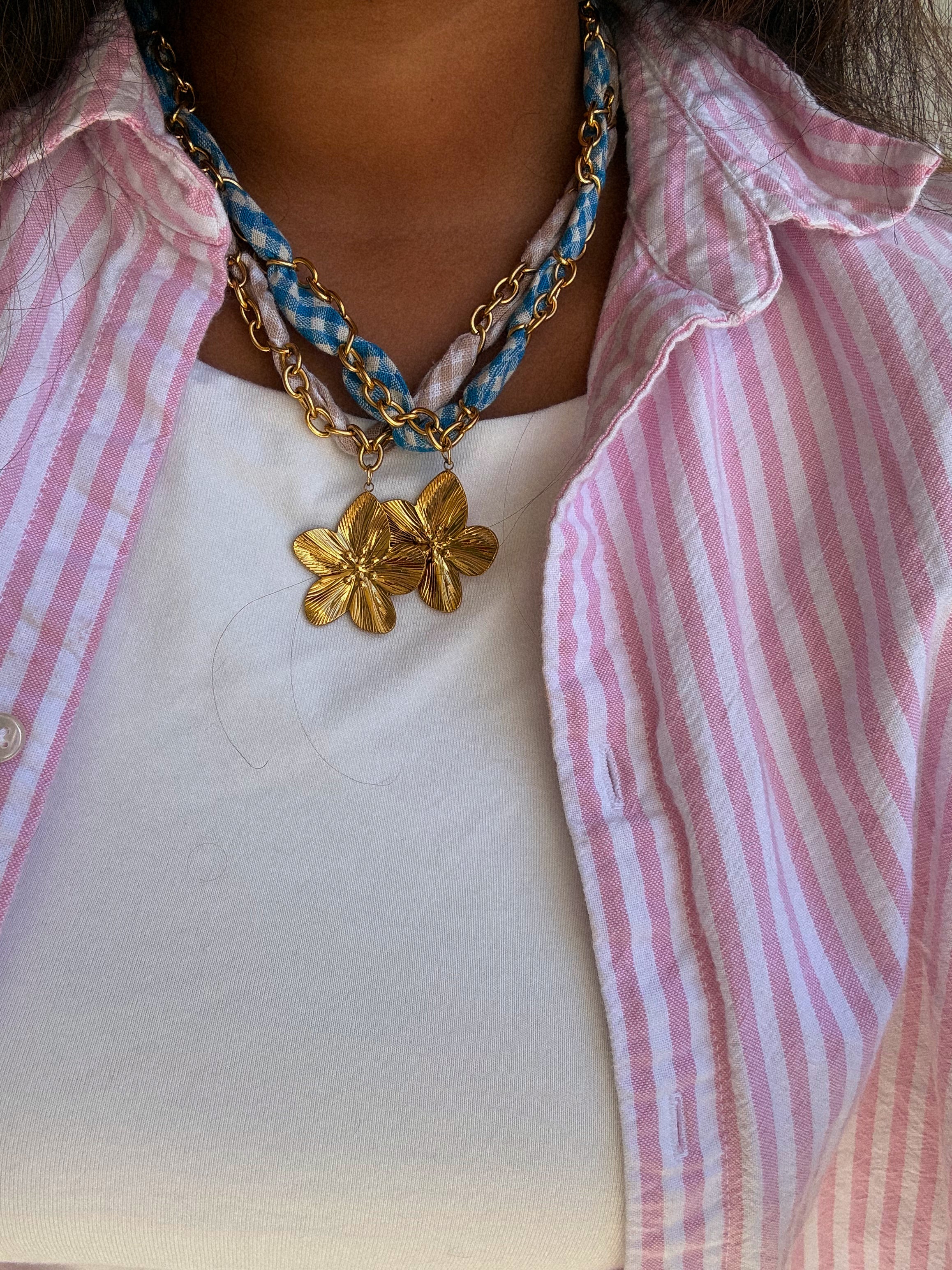 The Bloom Necklace in Sand